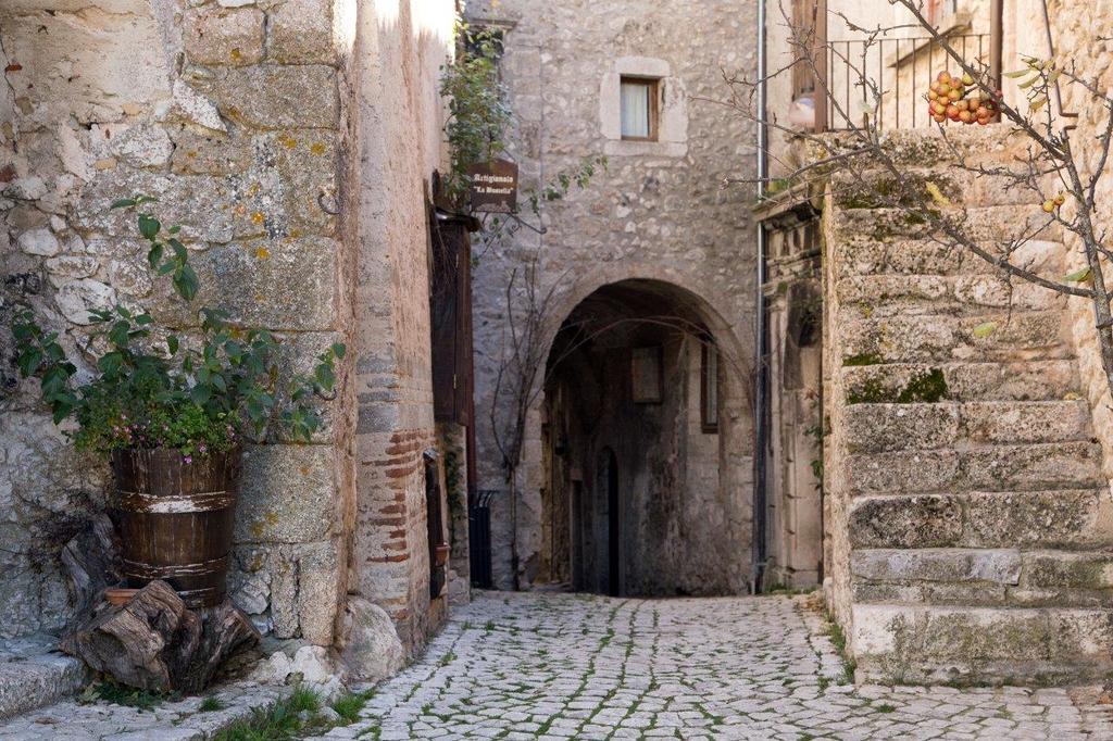La Bifora E Le Lune Vico Sotto Gli Archi 5 Santo Stefano Di Sessanio Room photo