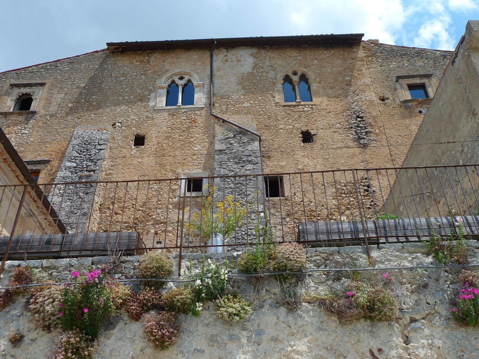 La Bifora E Le Lune Vico Sotto Gli Archi 5 Santo Stefano Di Sessanio Exterior photo